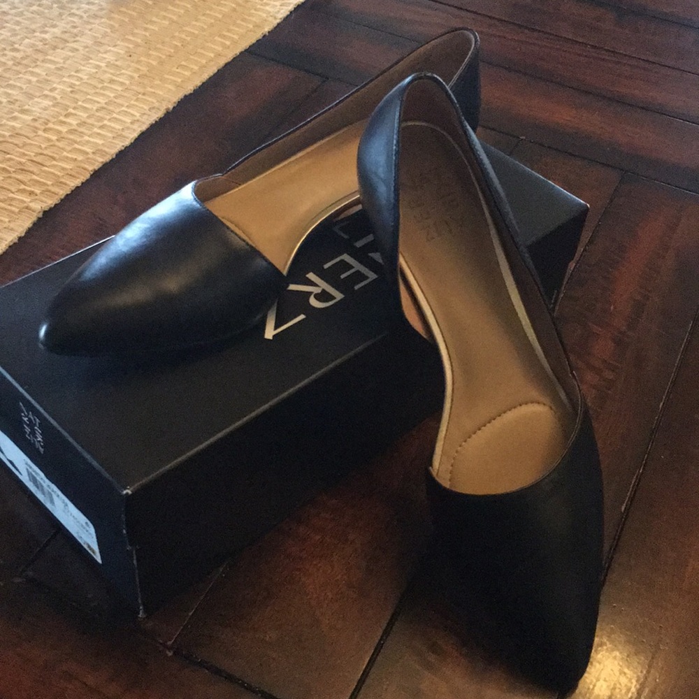 Naturalizer Flats - size 10